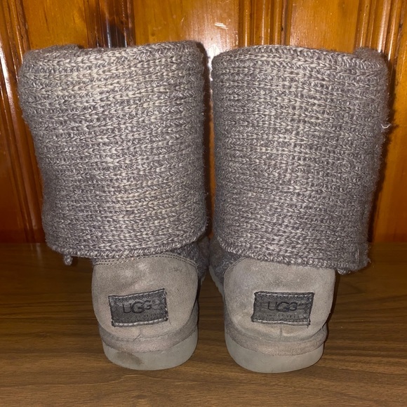 ugg women’s classic gray cardy knit button boot - Picture 3 of 6